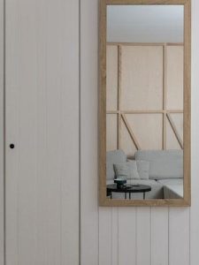 over-the-door-mirror