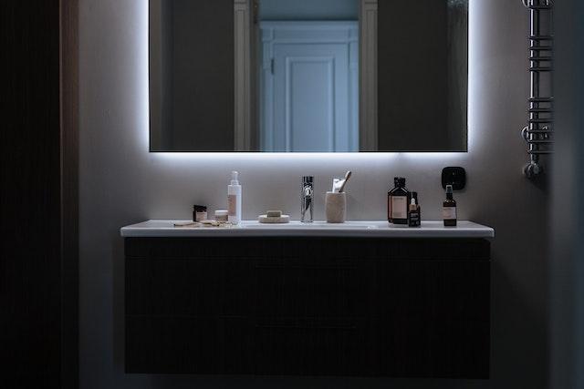 washroom-mirror