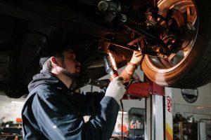 skills-you-need-to-become-a-mechanic