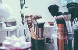 makeup-organiser-cheapest-college-packing-list